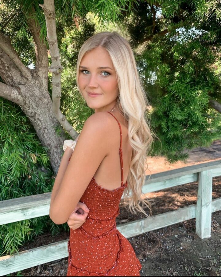 Allie Dunn Model Biography, Age, Wiki, Height, Bio, Info, Birthday