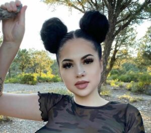 Laurenlovinyou (Lost In Lauren) Instagram Model, Bio, Wiki, Age, Height