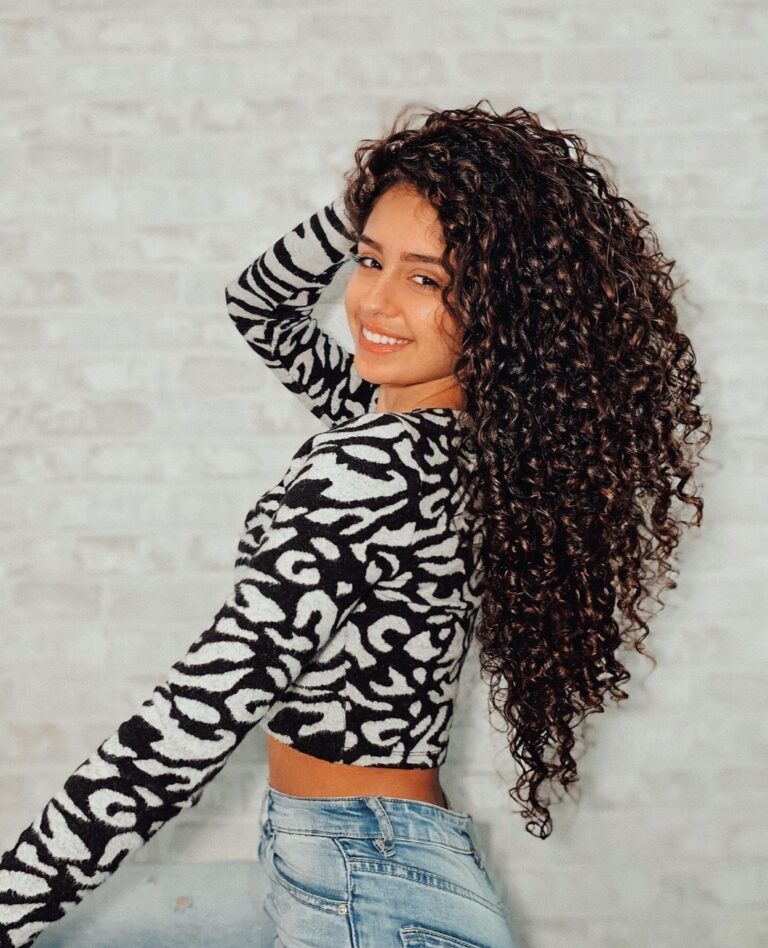 Débora Gomes Wiki, Biography, Age, Height, Info, Details